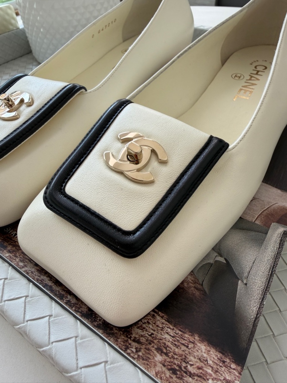 Chanel SS 26 Blazy Ivory Lambskin Square Toe CC Logo Turn-lock Ballet Flats 37.5 - Picture 6 of 16